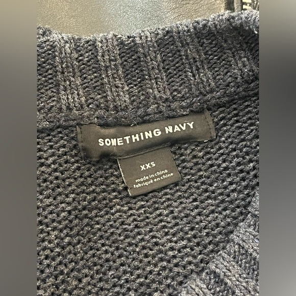 Something Navy Subtle Sheen Crew Neck Color Navy
Sweater Size XXS - Picture 8 of 8